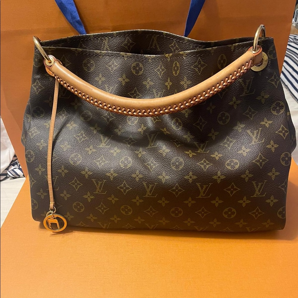 Louis Vuitton artsy